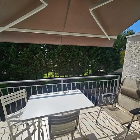 4 Pers A Avec Balcon Et Parking Proche Du Chay - Fr-1-550-89 Apartment Royan